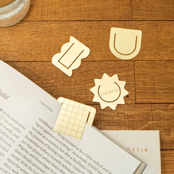 Metal paperclip bookmarks